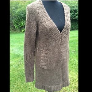 Susana Monaco v neck long knit sweater